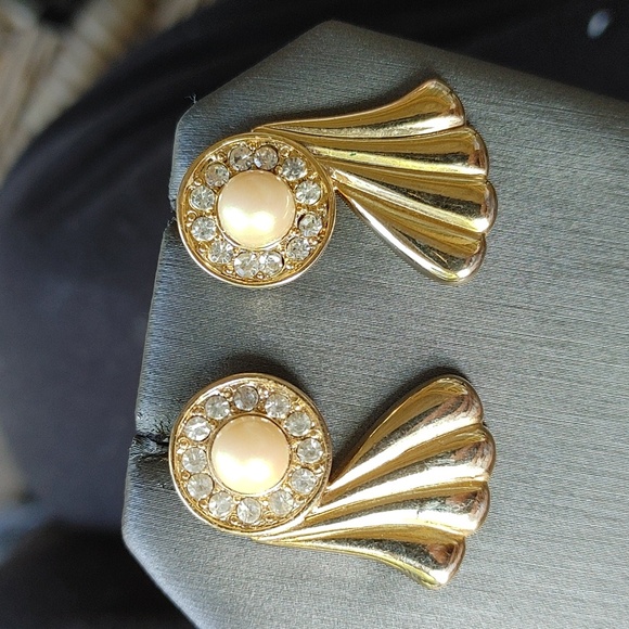 Earrings - Picture 1 of 1